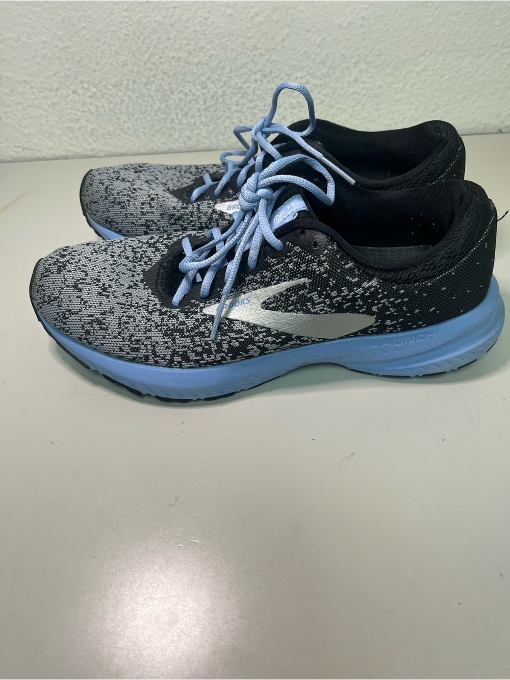 Brooks Women’s Size 8.5 Sneakers – Pre-Owned in Excellent Condition